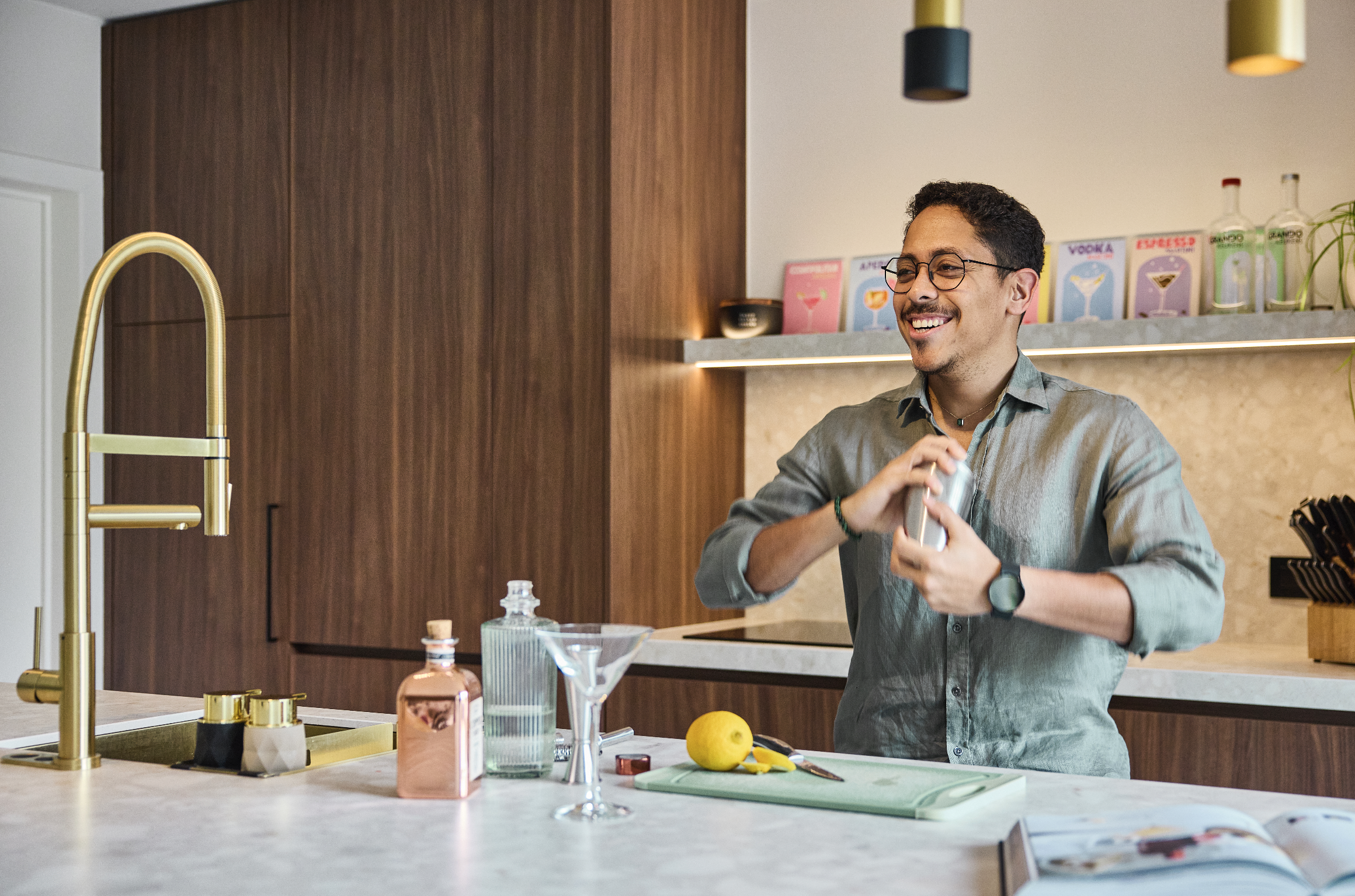 Moderne keuken in hout appartement cocktail Grando keukens